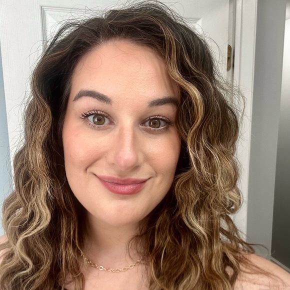 Meet your Posher, Gabby - Picture 1 of 1